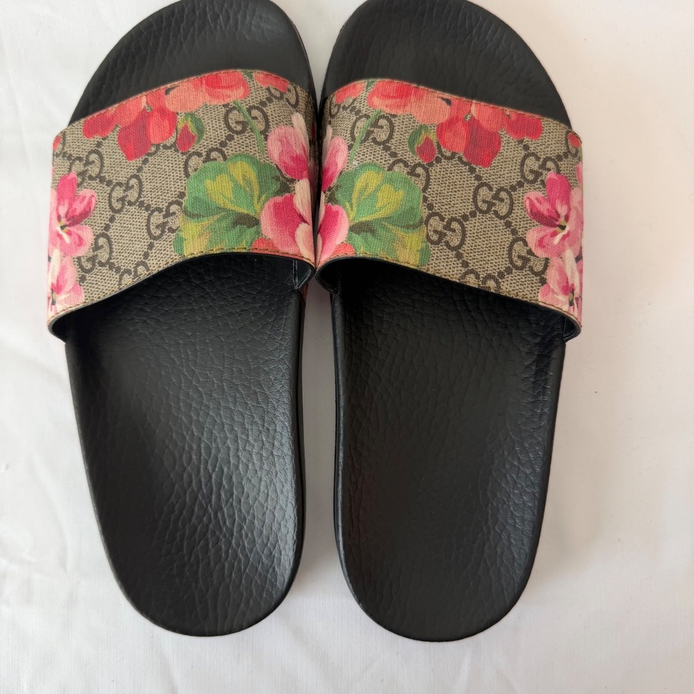 Gucci GG Supreme Blooms Floral Pursuit 72 Slide Sandals Black Multicolor. 5/6